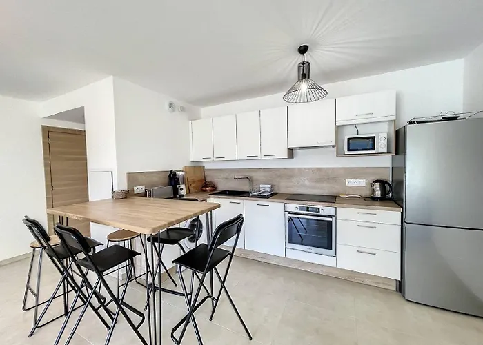 T3 Dans Neuve Apartman *